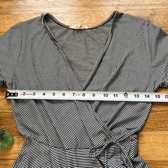 Rolla Coster Striped Faux Wrap Dress Size Medium - Picture 5 of 9